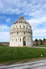 Obraz premium View to Pisa baptistery in a sunny winter day, Tuscany, Italy