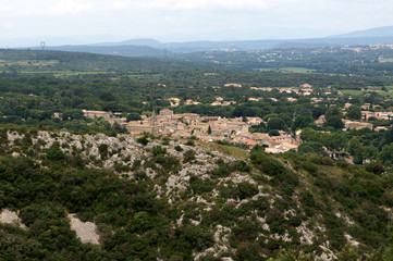 Fototapeta na wymiar Village de Collias dans le Gard