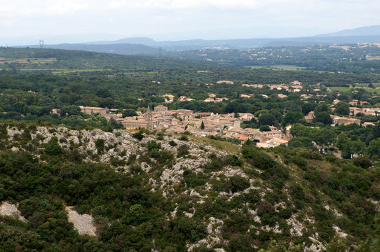 Village de Collias dans le Gard
