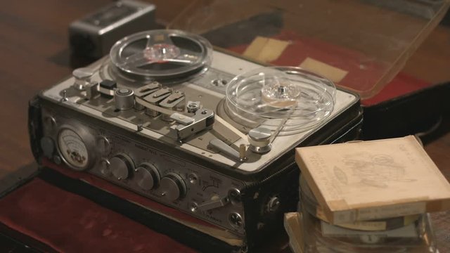 Nagra old tape recorder start running