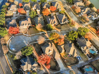 Aerial view lakefront neighborhood with cul-de-sac (dead-end) street near Dallas, Texas. Morning...