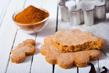 gingerbread cakes on white wood table