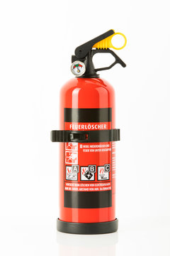 Feuerl&ouml;scher vor wei&szlig;em Hintergrund, Freisteller