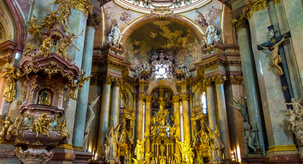 Interno della chiesa barocca di San Nicola a Praga © Buffy1982