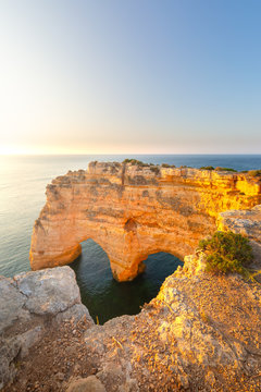Heart Shaped arch rock in Algarve, Portugal. Praia da Marinha © ronnybas