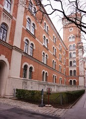 Obraz premium The streets of Vienna in the winter or late autumn.