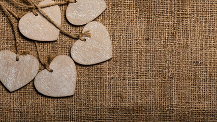 Cuori su sfondo retrò per San Valentino