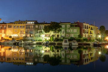 Fototapeta na wymiar Harbor with boats at dusk like a little Venice