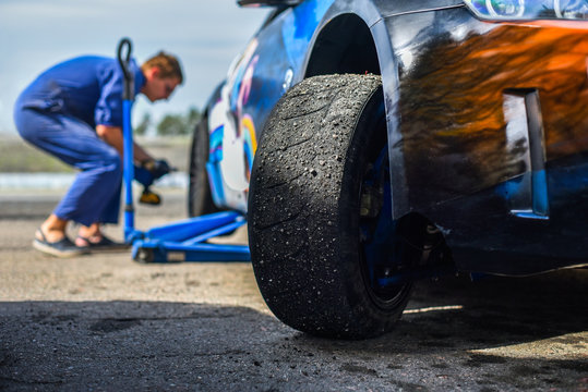 preparing bolide for drift racing and change worn out tires