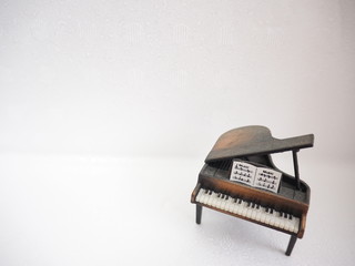 ミニチュアピアノ