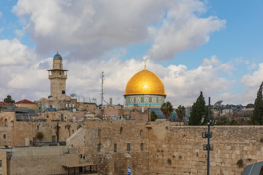 Wailing Wall and Al Aqsa in Jerusalem