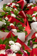 piękne kwiaty w barwach biały i czerwony