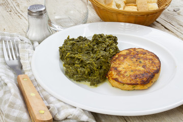 steak de poisson et épinards