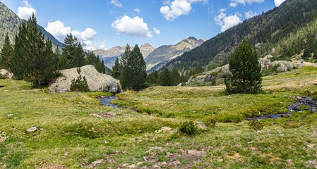 Naklejka premium Panorama Pirenejów