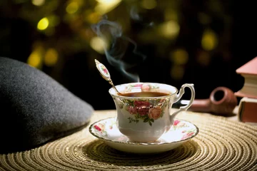 Rideaux velours Theé hot tea cup gold bokeh hat smoking pipe 