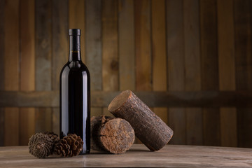botella de vino con madera