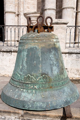 Obraz premium Old bell on the floor in the Old Havana - Cuba