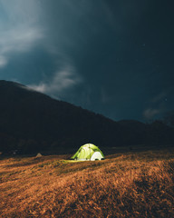 キャンプ / 夜のテント泊風景 Tent Camping at Night