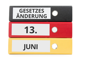 Obraz premium Gesetzesänderung 13. JUNI Beschriftung auf Ordner