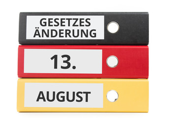 Obraz premium Gesetzesänderung 13. AUGUST Beschriftung auf Ordner