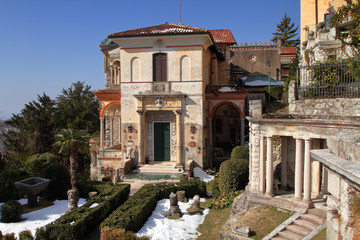 casa d'epoca con giardino 