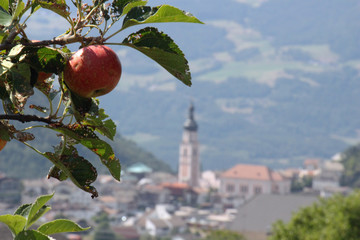 Apfel mit Kirche