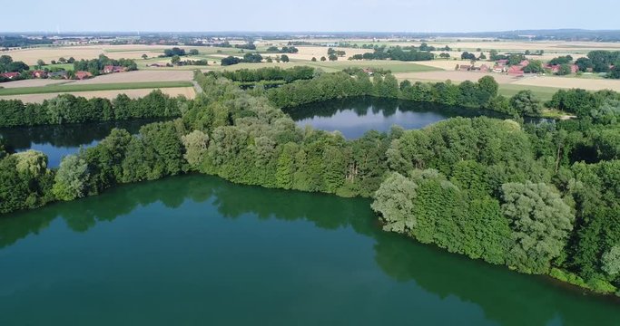 Gew&auml;sser mit Feldern aus der Luft, Deutschland