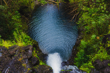 Wasserfall auf Kauai Hawaii von oben