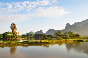 Fototapeta na wymiar ミャンマー・カレン州の風景
