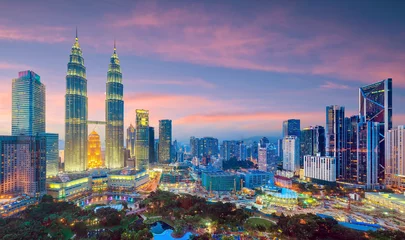 Afwasbaar Fotobehang Kuala Lumpur Kuala Lumper skyline at twilight