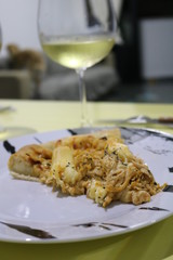  chicken pizza with curd cheese and white wine