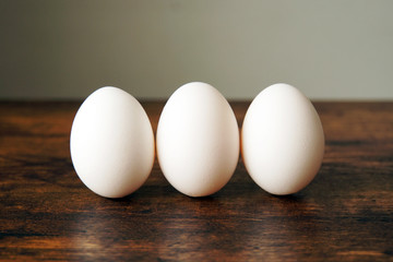 並んでる白い生卵