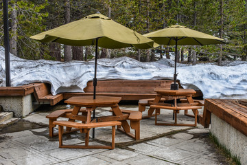 Fototapeta na wymiar Outdoors forest cafe deck with snow on the background in Sequoia National Park, USA - high altitude