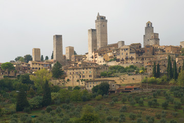 Fototapeta na wymiar Foggy September morning near the medieval city of San Gimignano. Tuscany, Italy