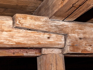 Holzbalken und St&uuml;tze