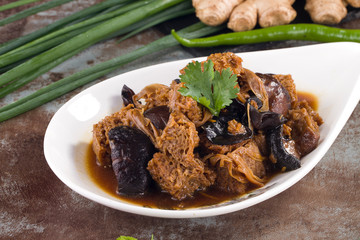 Braised pork with black fungus mushroom in a white dish