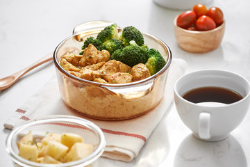 Lunch Rice topped with stir-fried chicken and broccoli, Coffee in the daytime