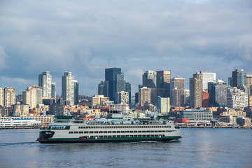 Obraz premium Seattle skyline from Bainbridge island ferry