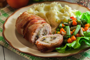 Chicken breast stuffed with champignon