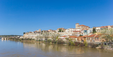 Fototapeta na wymiar Panorama of colorful Zamora and the Duero river, Spain