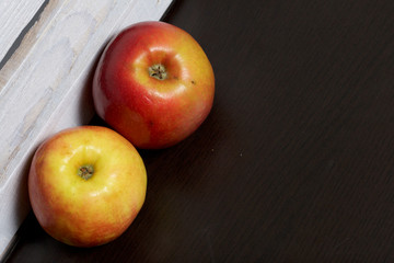 Ripe juicy apples. Against the background of a wooden box.