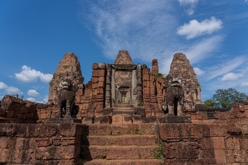 Fototapeta na wymiar Staircase to Main temple of East Mebon, Angkor