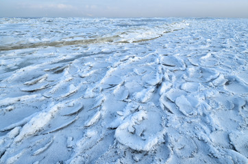 Obraz premium The Bay is covered with ice.