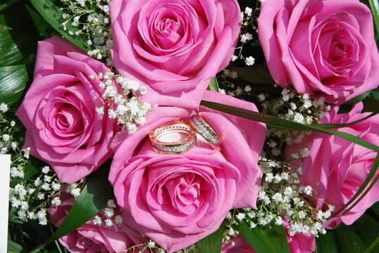  Rose and wedding rings