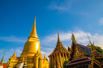 Fototapeta premium Temple of emerald buddha with blue sky cloud travel sightseeing in Bangkok