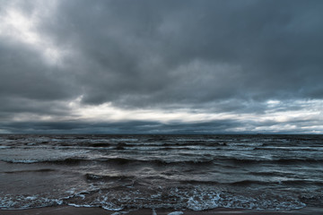 Plakaty  Ciemne chmury nad Morzem Bałtyckim.
