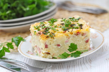 Homemade pasta baked with ham and cheese