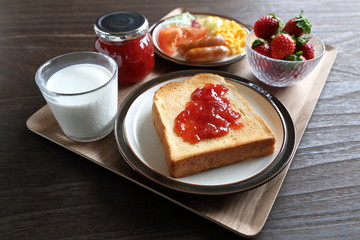 朝食(ジャムトースト）