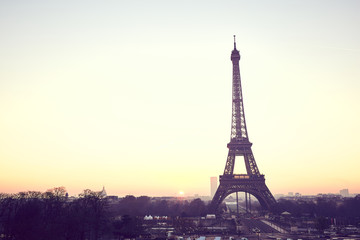 Fototapeta na wymiar Tower Eiffel during sunrise on trocadero