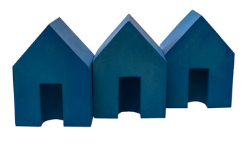 drei blaue Holzhäuser